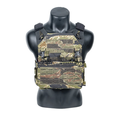 Chest rig airsoft JPC 2.0 Tiger Stripes porté sur mannequin vue frontale avec configuration MOLLE complète et accessoires