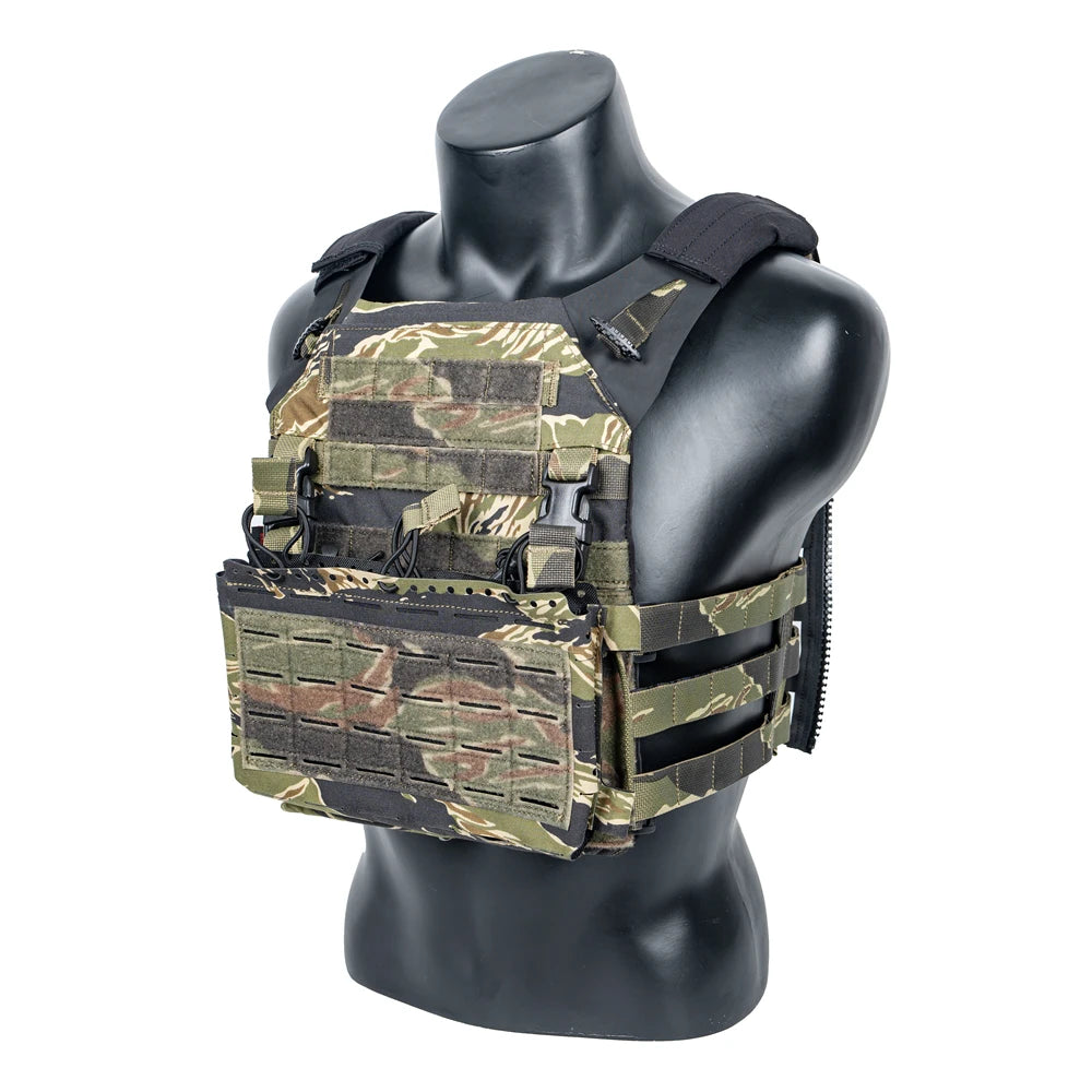 Gilet tactique JPC 2.0 chest rig airsoft Tiger Stripes vue trois-quarts avec sangles modulables et système MOLLE
