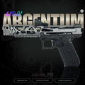 Réplique AAP-01 Custom "Argentum" édition CQB CNC complète assemblée par Custom Lab BDU. Vue principale montrant l'upper skeleton FUKU-2 en aluminium anodisé silver avec compensateur intégré, frame nylon noir, trigger ajustable CTM argentée et kit marteau TTI. Configuration premium optimisée 612 grammes garantissant portée effective 42 mètres et cadence 6,2 coups/seconde avec fiabilisation professionnelle 45 000 cycles.
