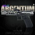 Réplique AAP-01 Custom "Argentum" édition CQB CNC complète assemblée par Custom Lab BDU. Vue principale montrant l'upper skeleton FUKU-2 en aluminium anodisé silver avec compensateur intégré, frame nylon noir, trigger ajustable CTM argentée et kit marteau TTI. Configuration premium optimisée 612 grammes garantissant portée effective 42 mètres et cadence 6,2 coups/seconde avec fiabilisation professionnelle 45 000 cycles.