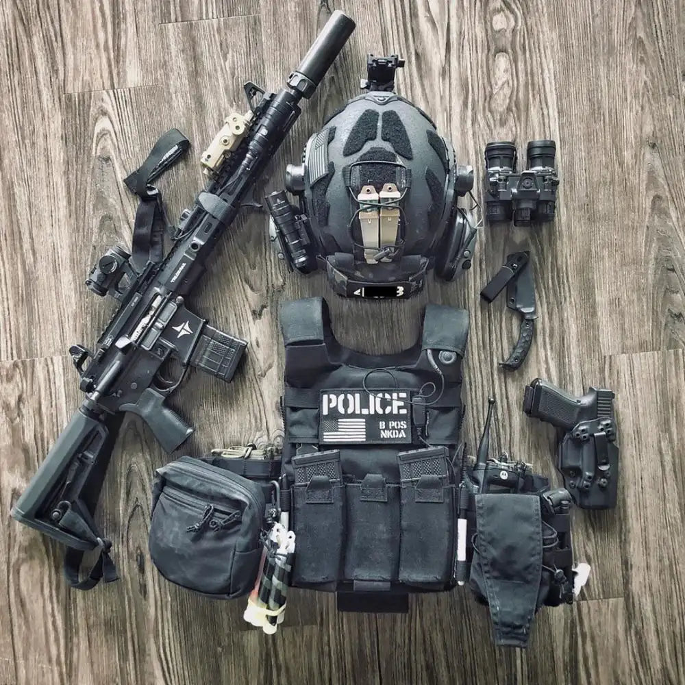flatlay équipement airsoft swat