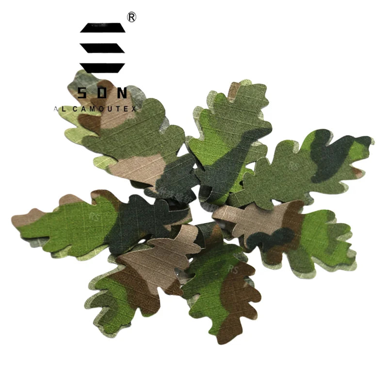 Installation de feuilles Multicam sur une base de combat.
