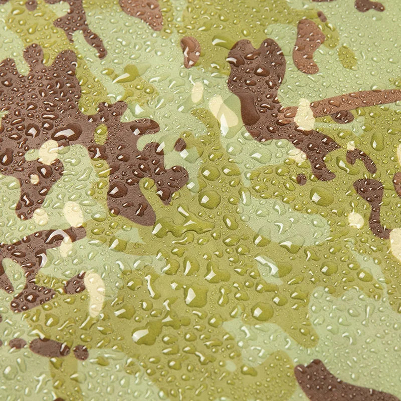 Gouttes d'eau perlant sur le taffetas polyester 210T du poncho airsoft - BDU AIRSOFT