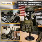 Présentoir airsoft avec gilet porte-plaque et casque dans un espace de rangement - BDU AIRSOFT