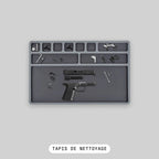 Tapis de nettoyage airsoft en silicone avec ses bacs compartimentés et une réplique démontée - BDU AIRSOFT