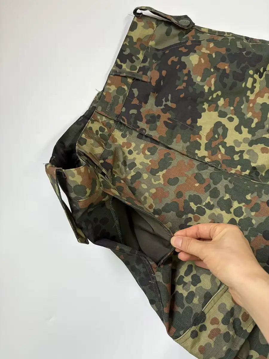 tenue airsoft veste flecktarn details poche du pantalon